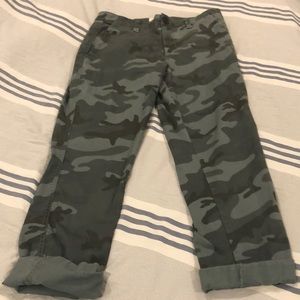 Barely used GAP Camo jeans girlfriend KHAHI size 2